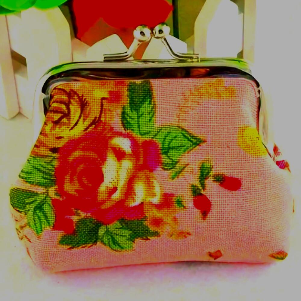 Floral kiss clasp coin purse